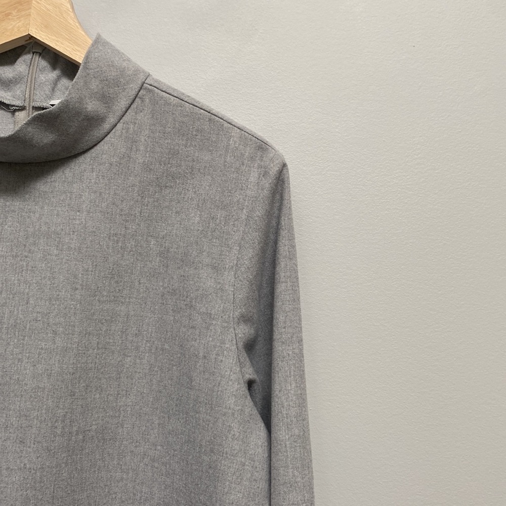 ❗️SOLD❗️ARITZIA Babaton Blair Grey Mock Neck Flannel Blouse Top Size L - Picture 5 of 9